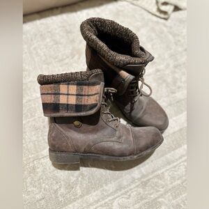 Woman’s Combat Plaid Boots 11